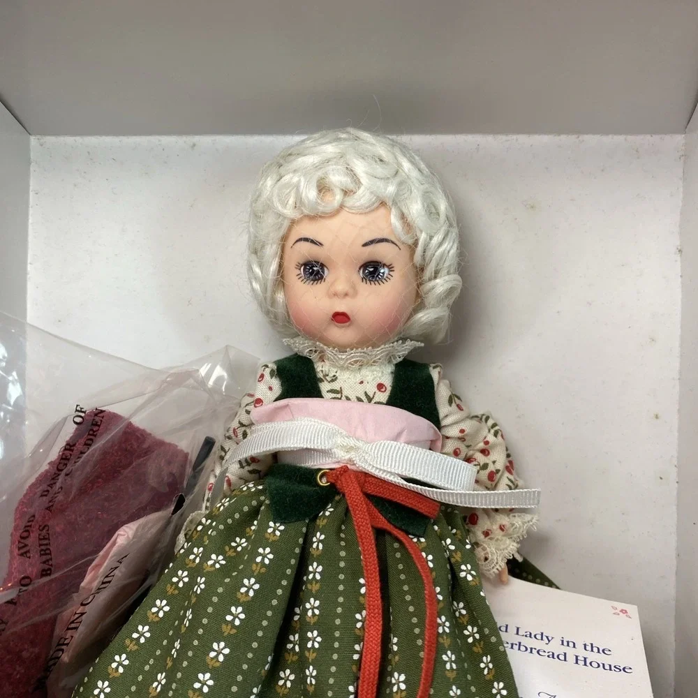 MADAME ALEXANDER 8